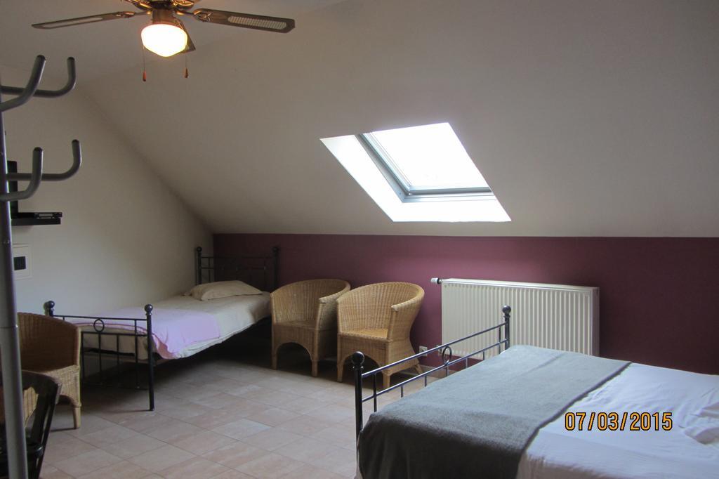 Auberge De La Lesse Celles  Pokoj fotografie