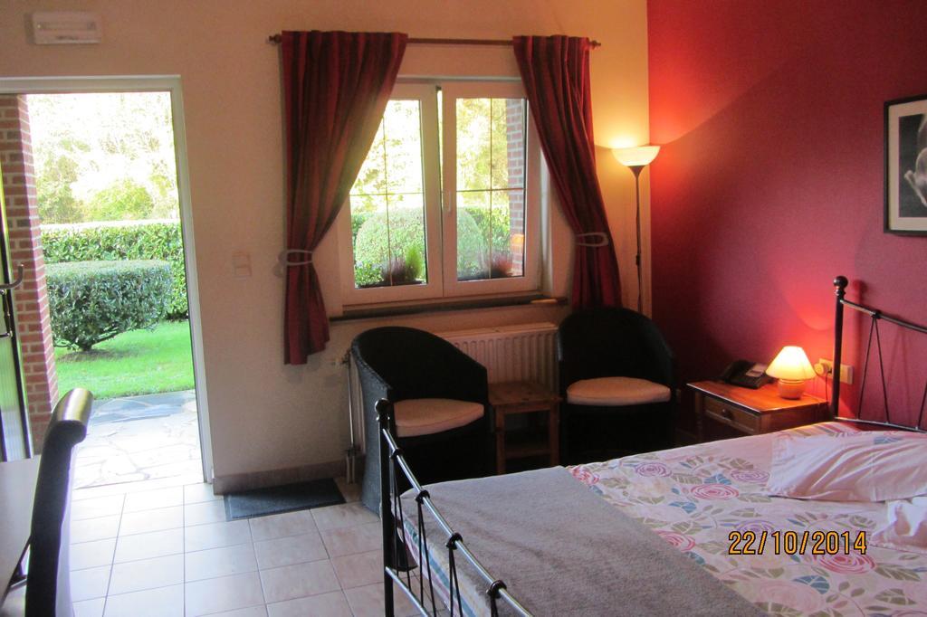Auberge De La Lesse Celles  Pokoj fotografie