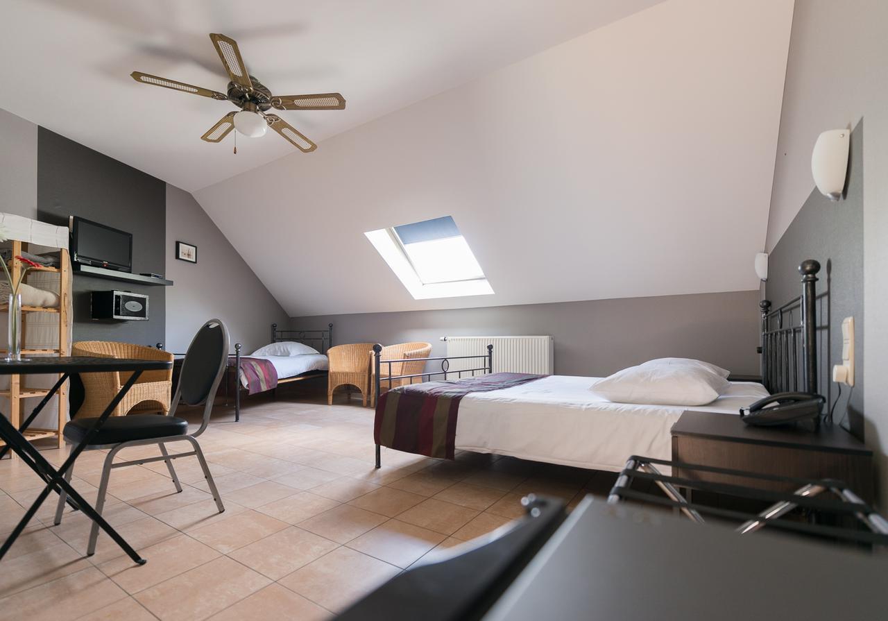 Auberge De La Lesse Celles  Exteriér fotografie