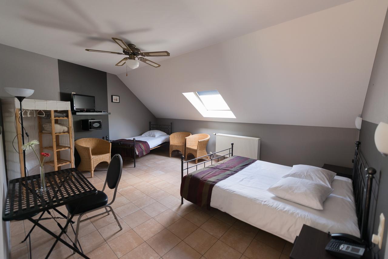 Auberge De La Lesse Celles  Exteriér fotografie